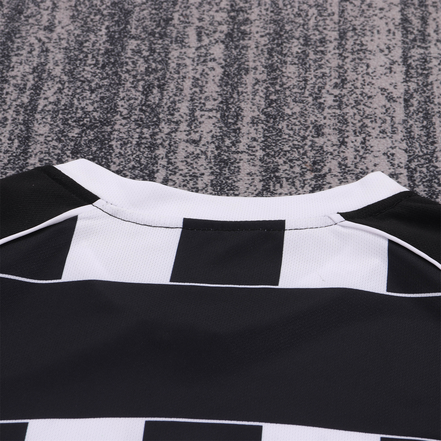 TFK-turbofussballkit-Retro Juventus 2002-03 Home Kids Kit