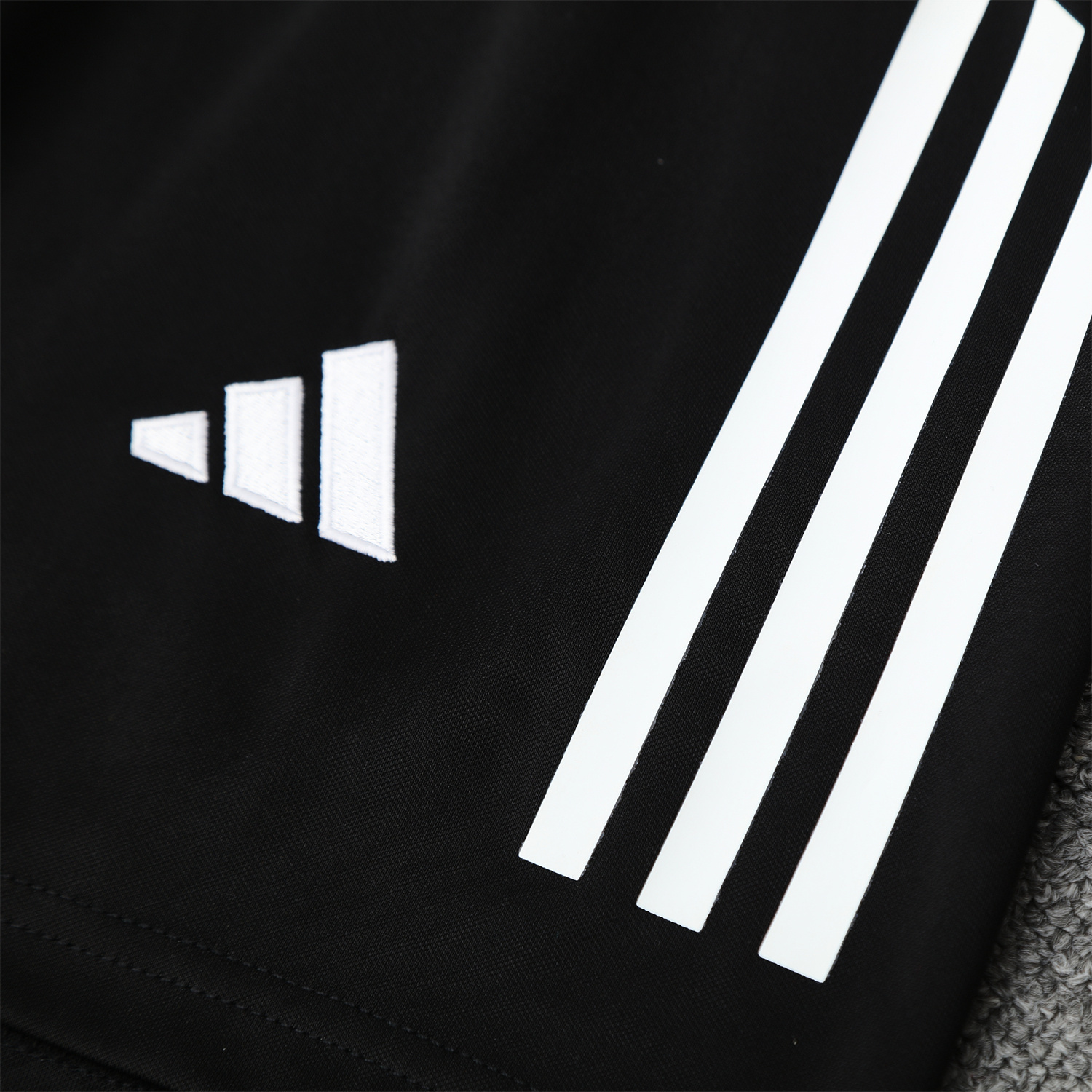 TFK-turbofussballkit-Real Madrid 25-26 Vest Training Set - Blue Black Dragon Vest & Black-White Shorts