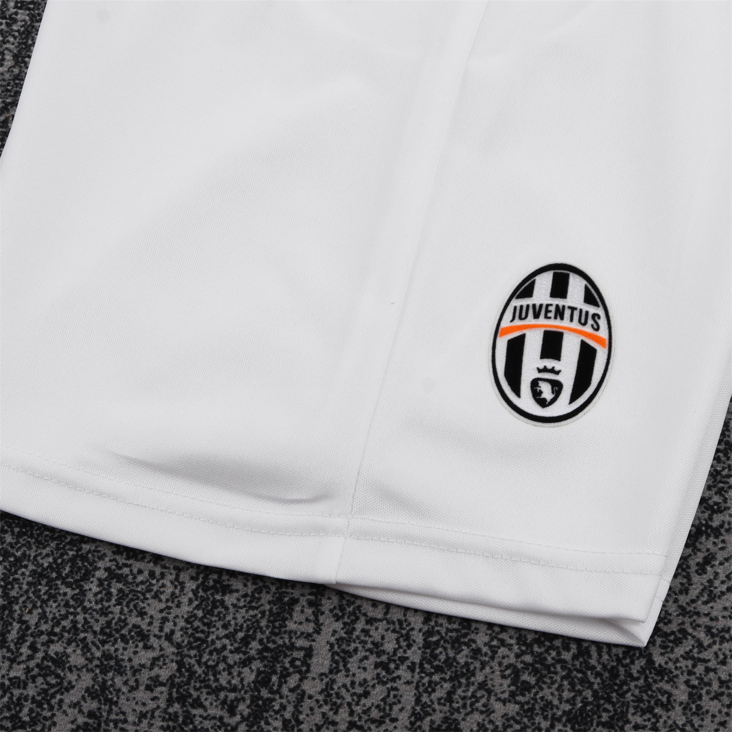 TFK-turbofussballkit-Retro Juventus 2004-05 Home Kids Kit