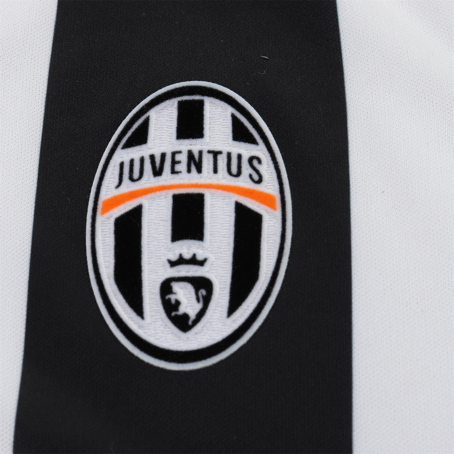 TFK-turbofussballkit-Retro Juventus 2004-05 Home Kids Kit