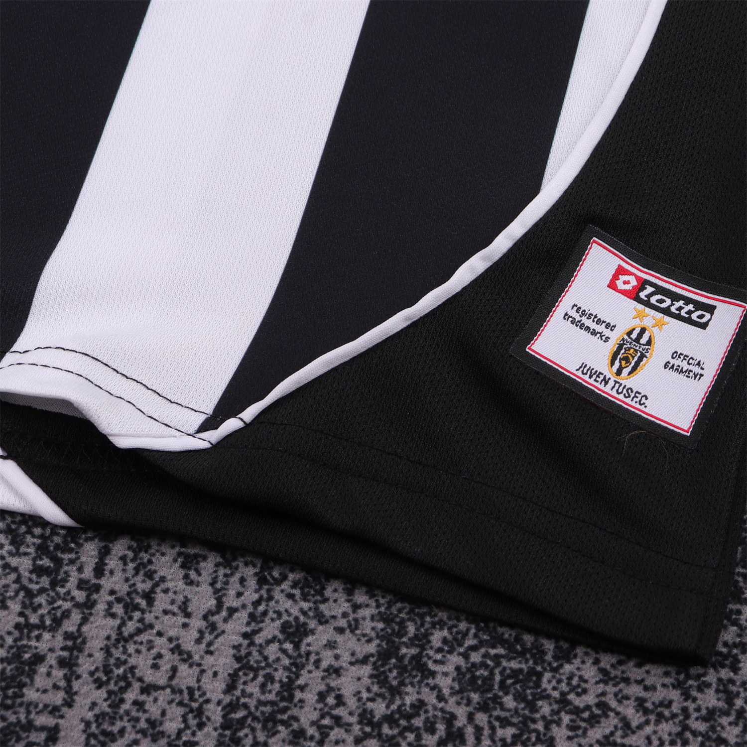 TFK-turbofussballkit-Retro Juventus 2002-03 Home Kids Kit