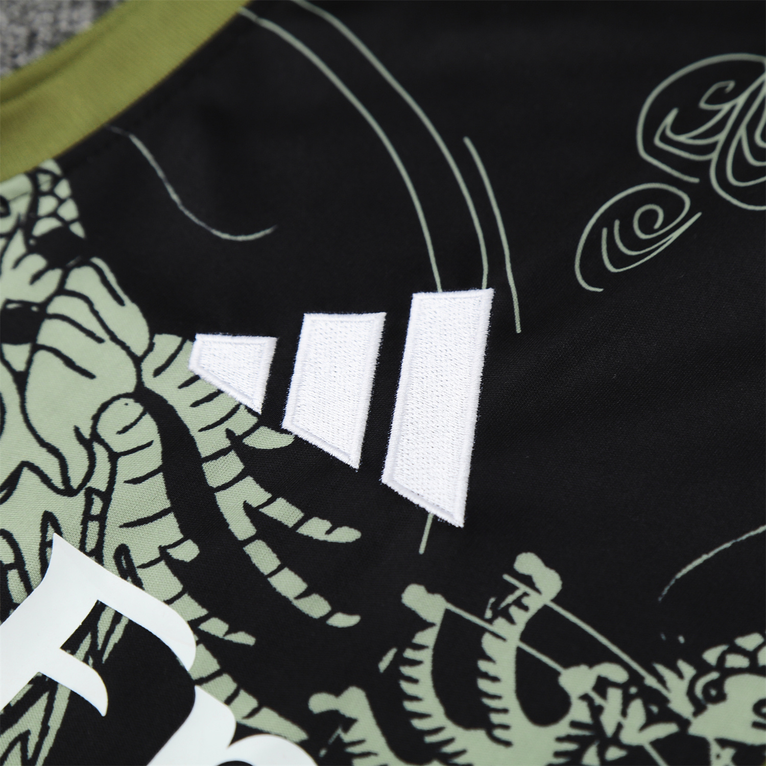 TFK-turbofussballkit-Real Madrid 25-26 Vest Training Set - Green-Black Dragon Vest & Black-White Shorts