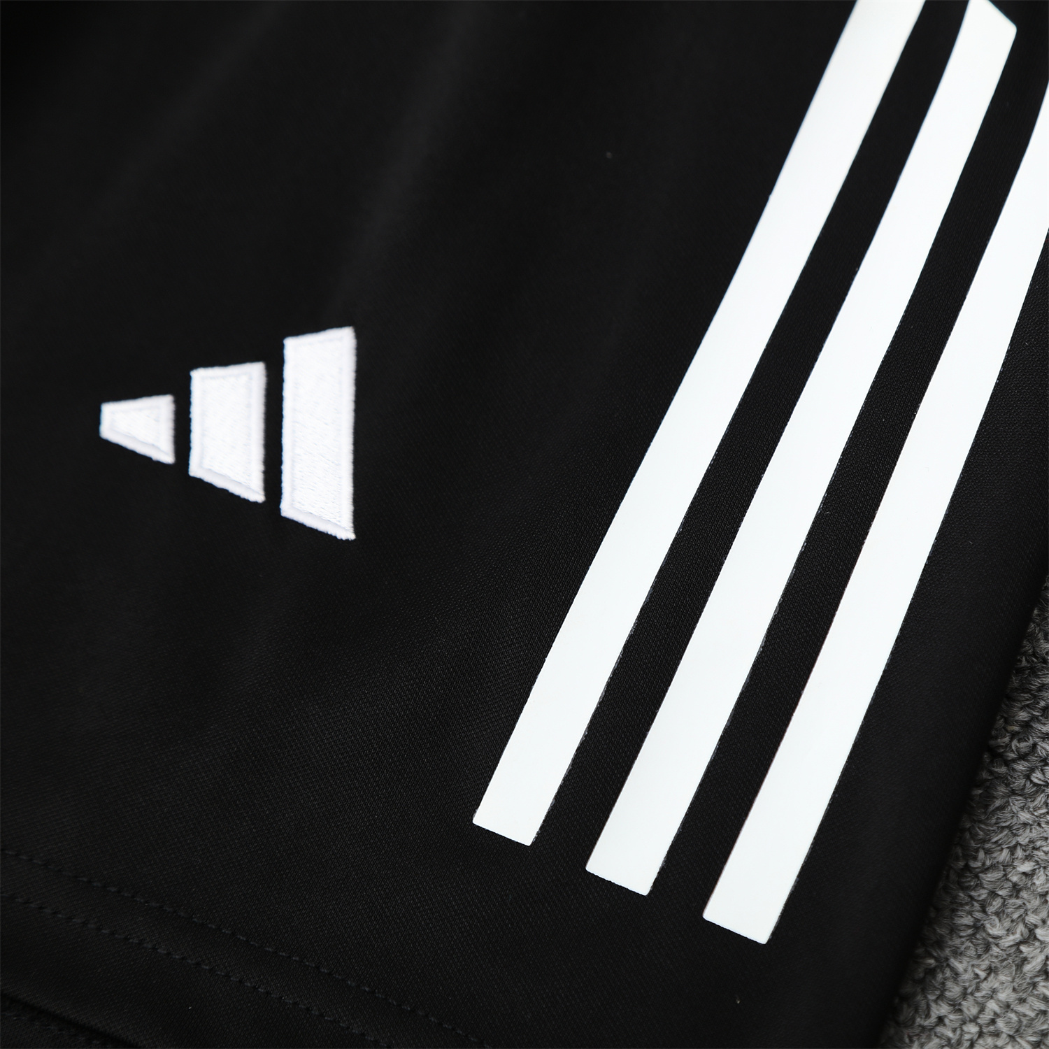 TFK-turbofussballkit-Real Madrid 25-26 Vest Training Set - Pink-Black Dragon Vest & Black-White Shorts
