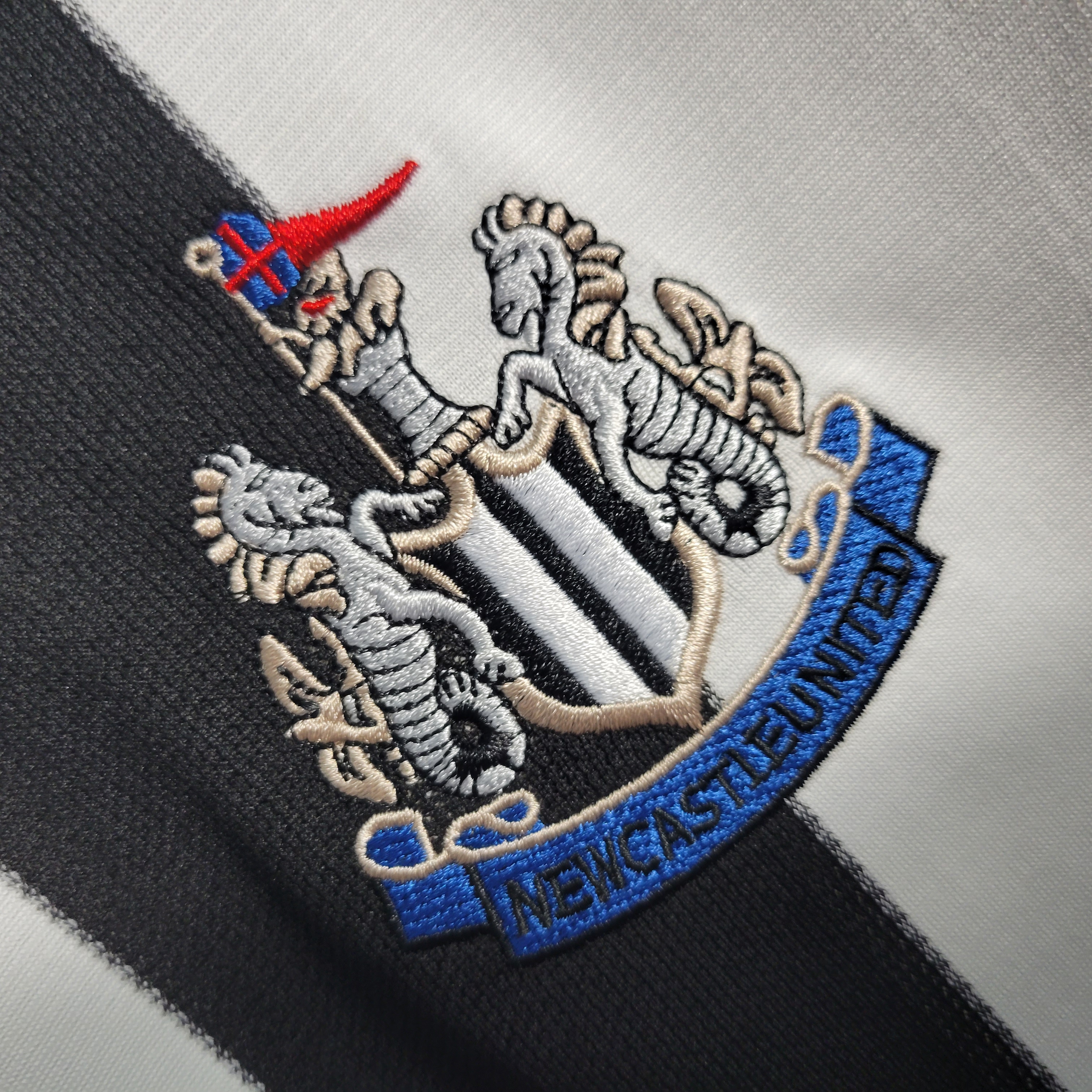 TFK-turbofussballkit-Retro Newcastle United 1995-97 Home Long Sleeve Jersey