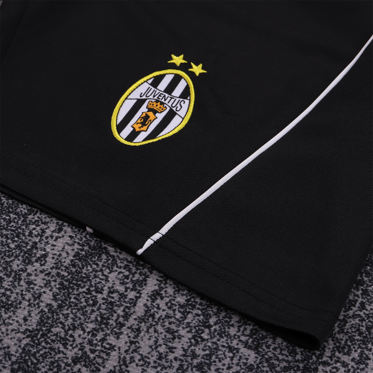 TFK-turbofussballkit-Retro Juventus 2002-03 Home Kids Kit